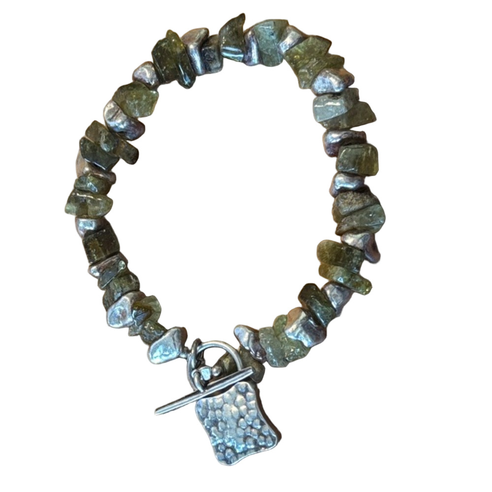 Boho Sterling Silver & Green Stone Chip Bracelet – Artisan Toggle Clasp